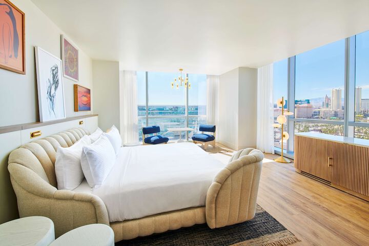 1 King Bed (4 of 46)