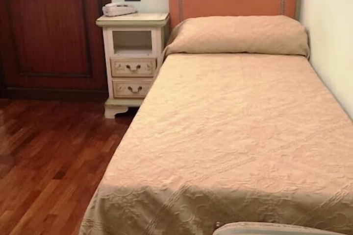 Room 28 of 63