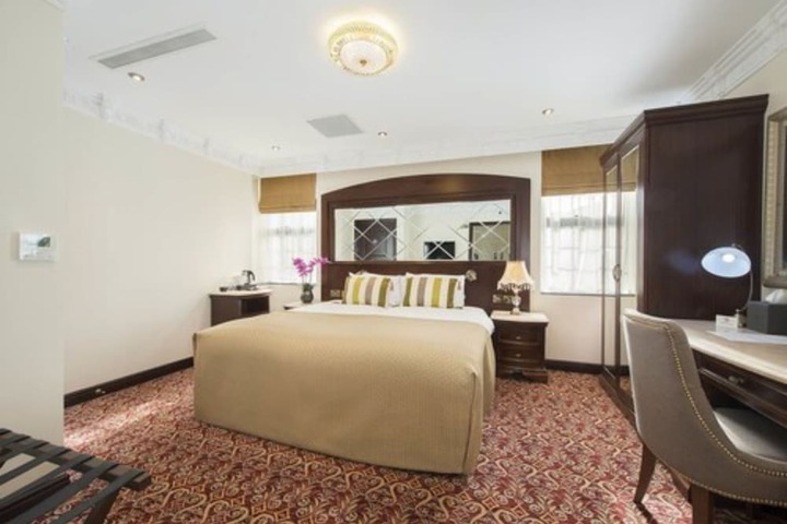 Room 12 of 62