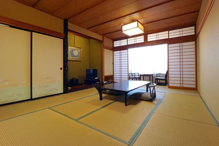 Room 12 of 46
