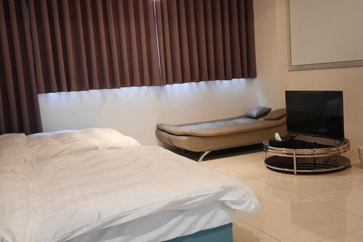 Room 9 of 31