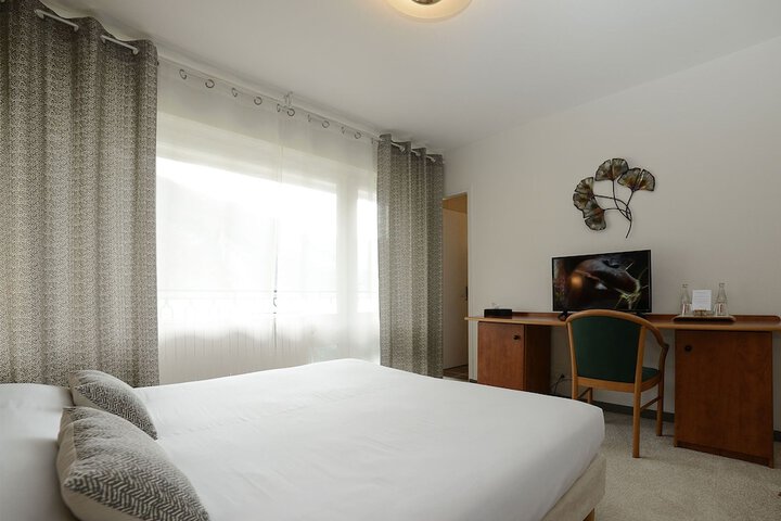 Room 7 of 32