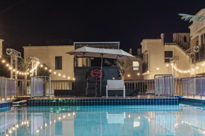 Pool 76 of 130