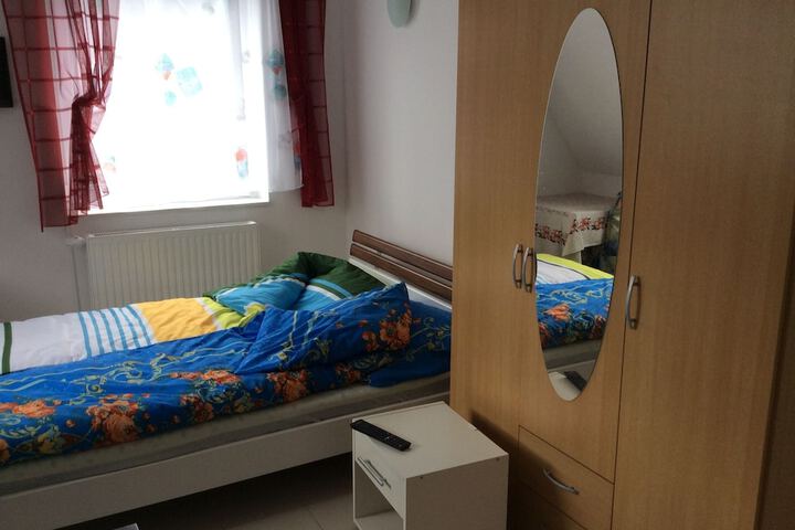 Room 6 of 37