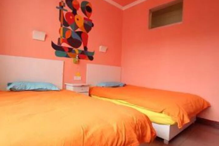 Room 8 of 33