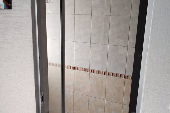 Room 7 of 8