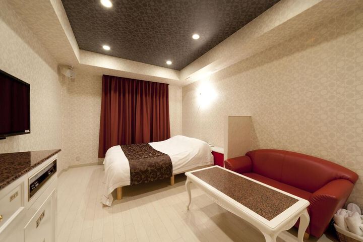 Room 8 of 28