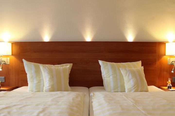 Room 4 of 63