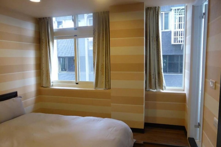 Room 14 of 36