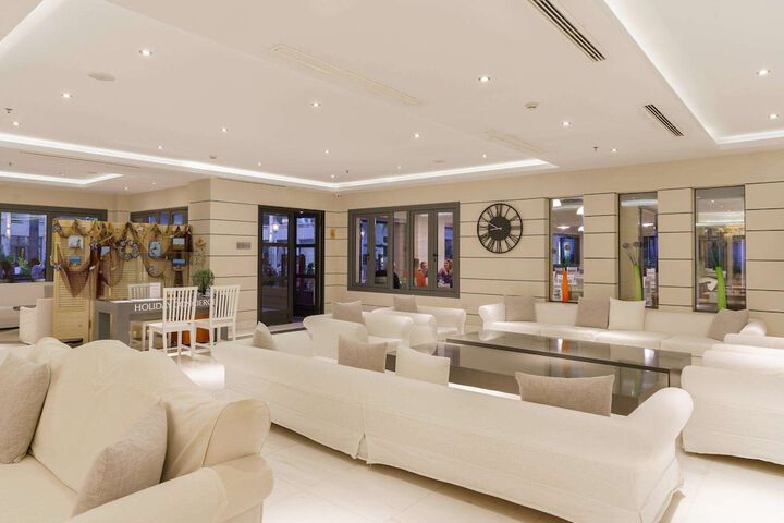 Entrance & Lobby
