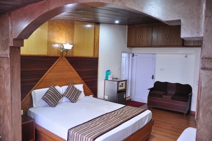 Room 9 of 42