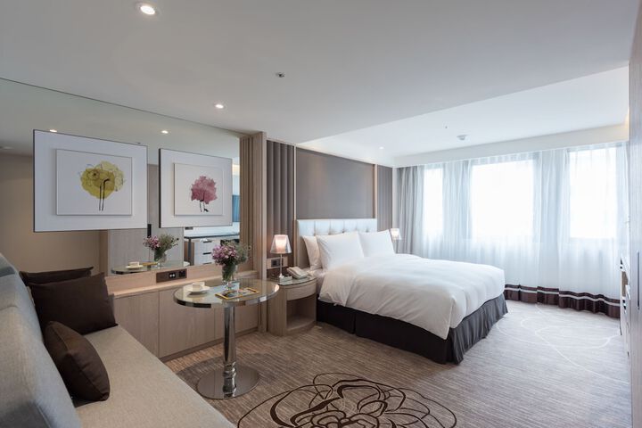 Room 52 of 86