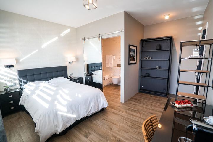 Room 3 of 123