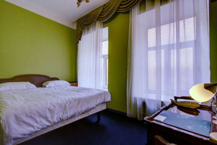 Room 11 of 25