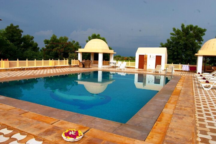 Hotel with Pool