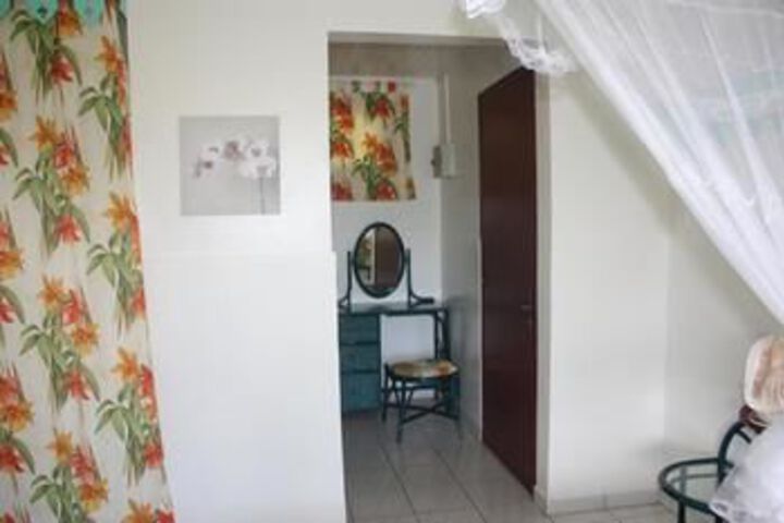 Room 8 of 16
