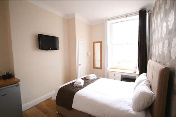 Room 7 of 17