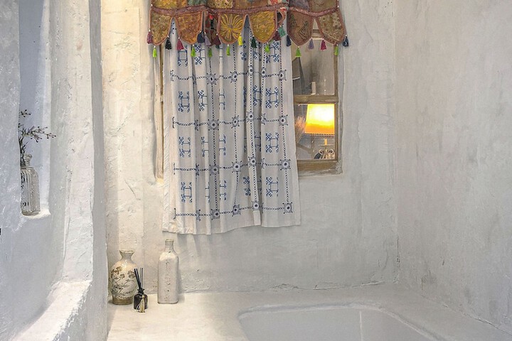 Room 42 of 84