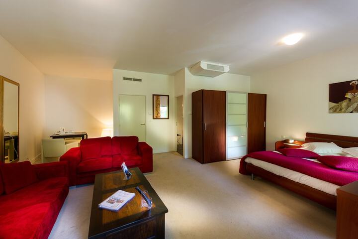 Room 25 of 81