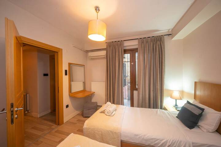 Room 10 of 81