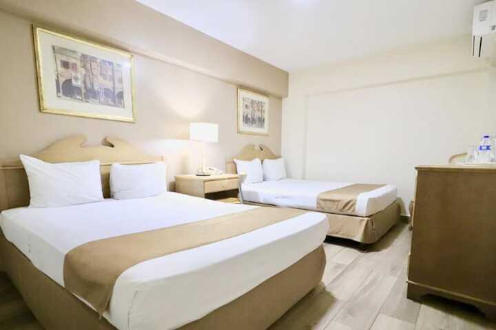 Room 8 of 30