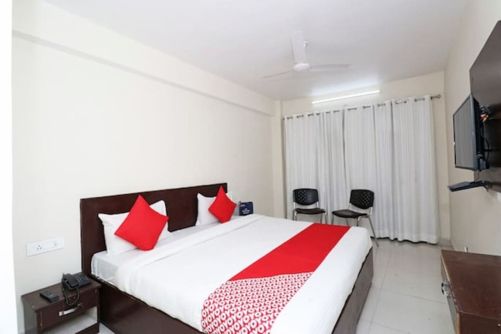Room 6 of 14