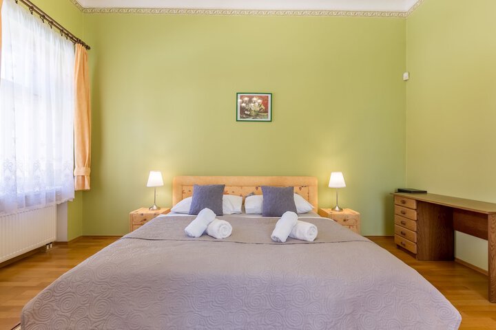 Room 4 of 92