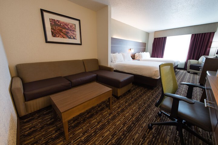 2 Queen Beds (9 of 14)