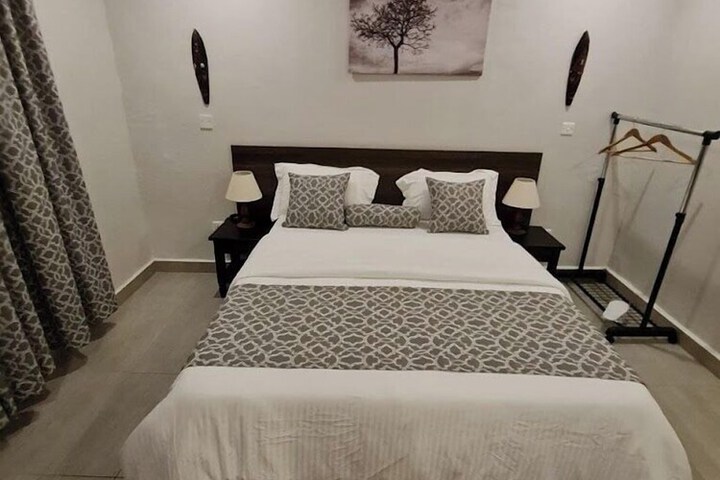 Room 2 of 36