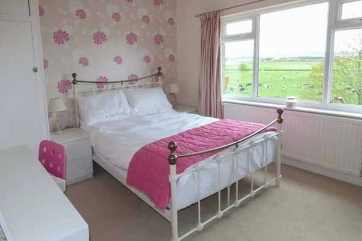 Room 4 of 11