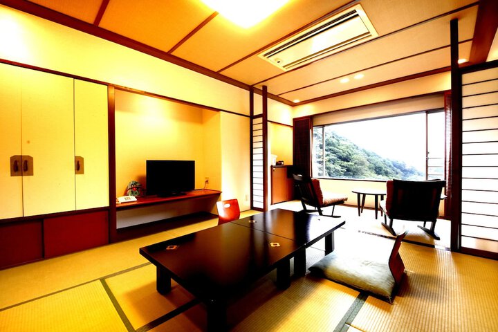 Room 4 of 43