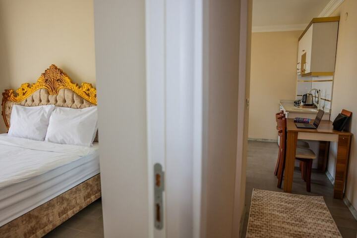 Room 85 of 136