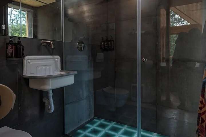 Room 42 of 79