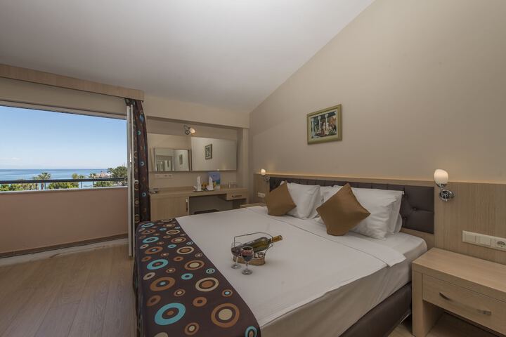Room 4 of 28