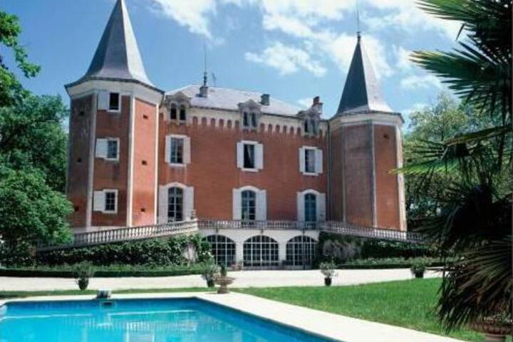 LE PAVILLON DU CHATEAU HOTEL