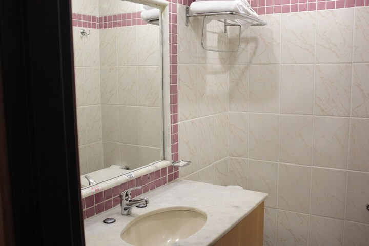 Room 18 of 40