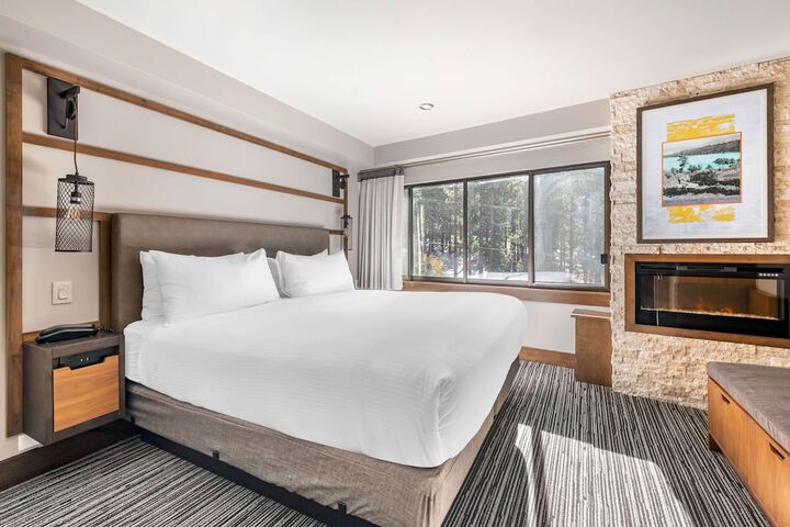 1 Bedroom Suite King Bed Queen Bed Sofa (10 of 10)