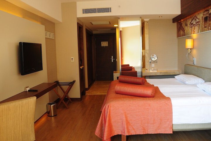 Room 13 of 69