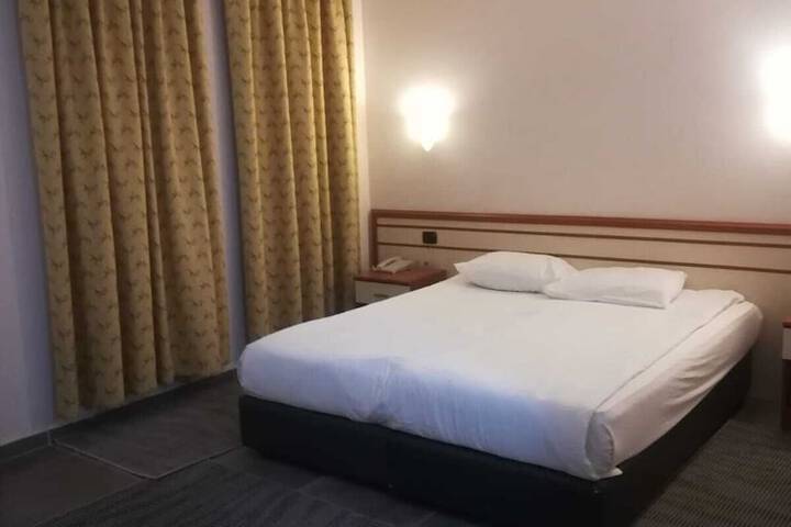Room 10 of 34