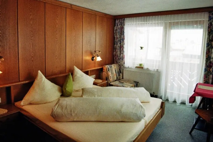 Room 2 of 6