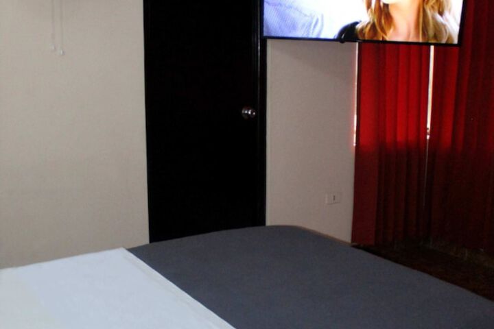 Room 8 of 21