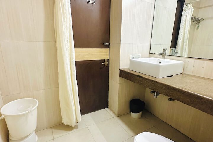 Room 102 of 134