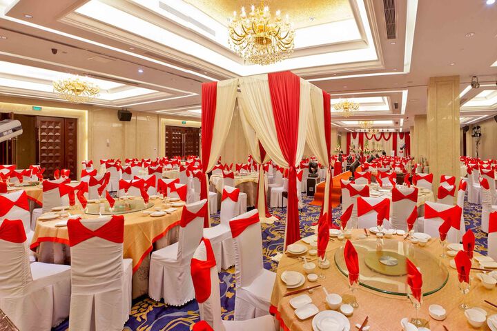 Ballroom/Hall 21 of 23