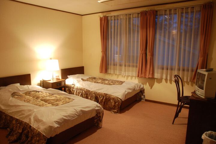 Room 9 of 40