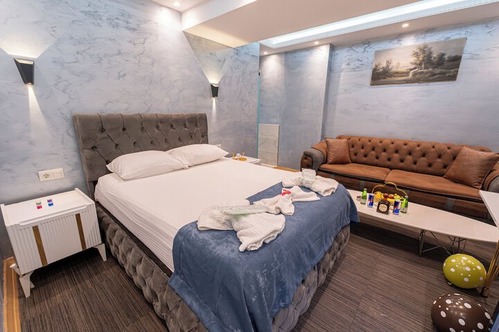 Room 8 of 25