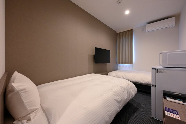 Room 6 of 19