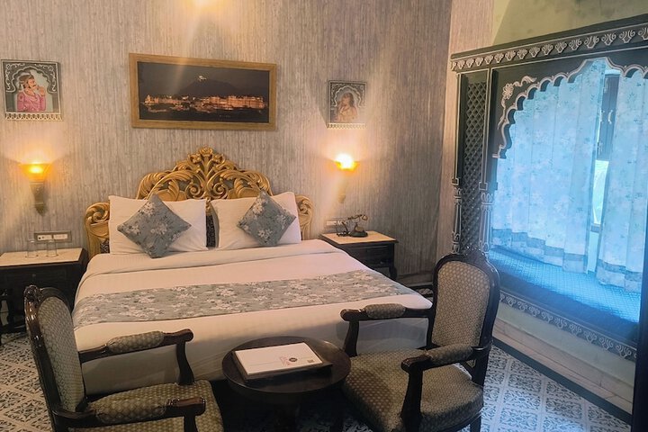 Room 8 of 20