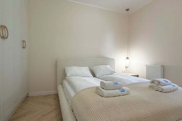 Room 2 of 44