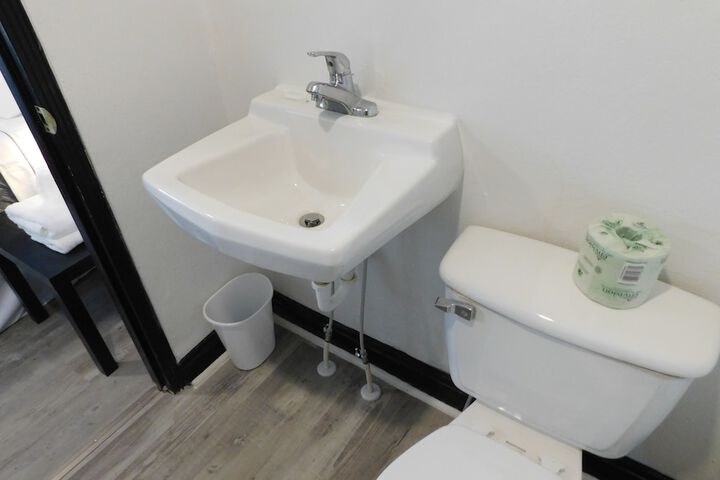 Room 17 of 27