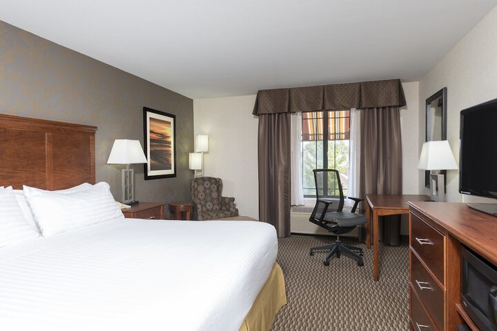Leisure King Bed (4 of 10)